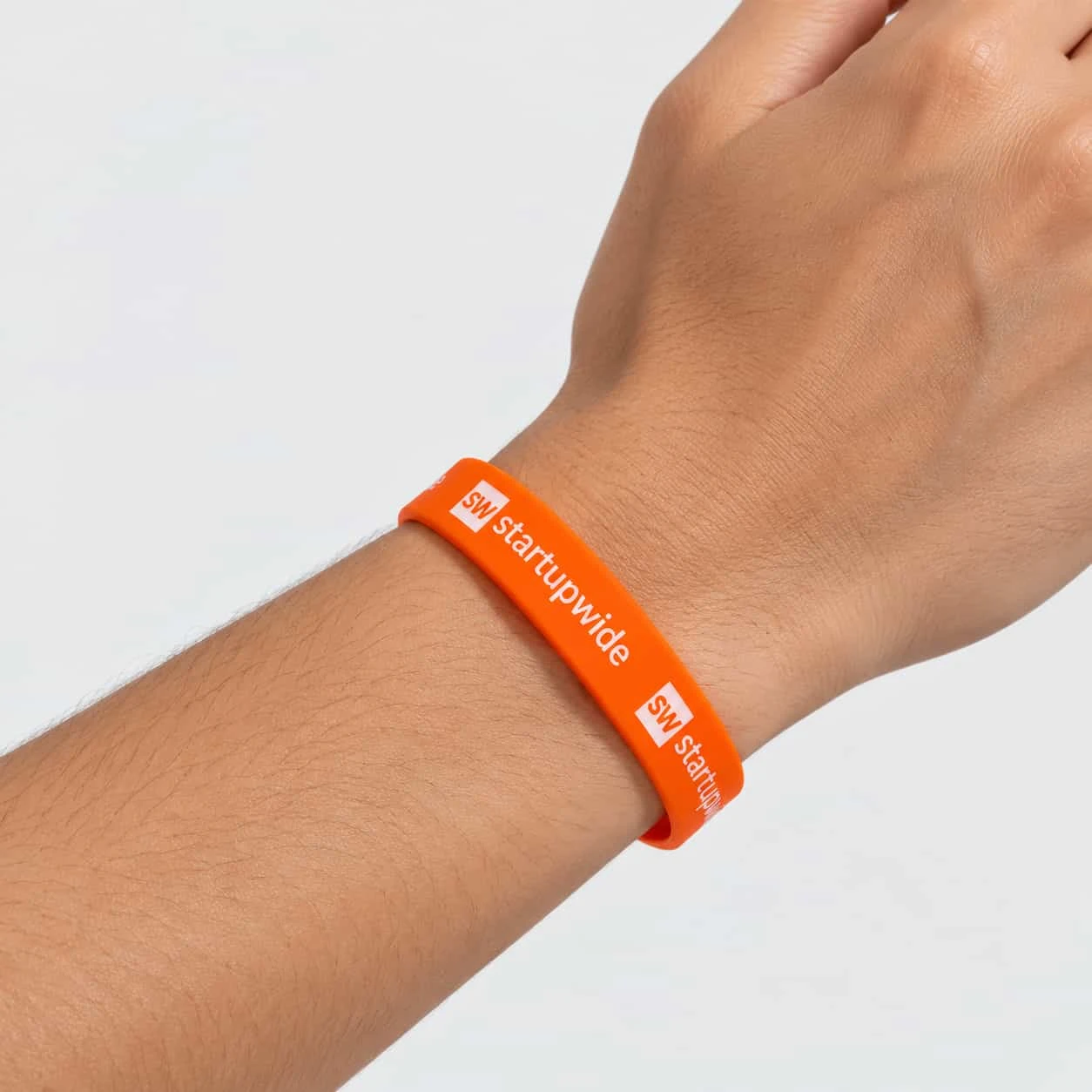 Pulseras de silicona personalizadas bajo relieve con color - Vista 6
